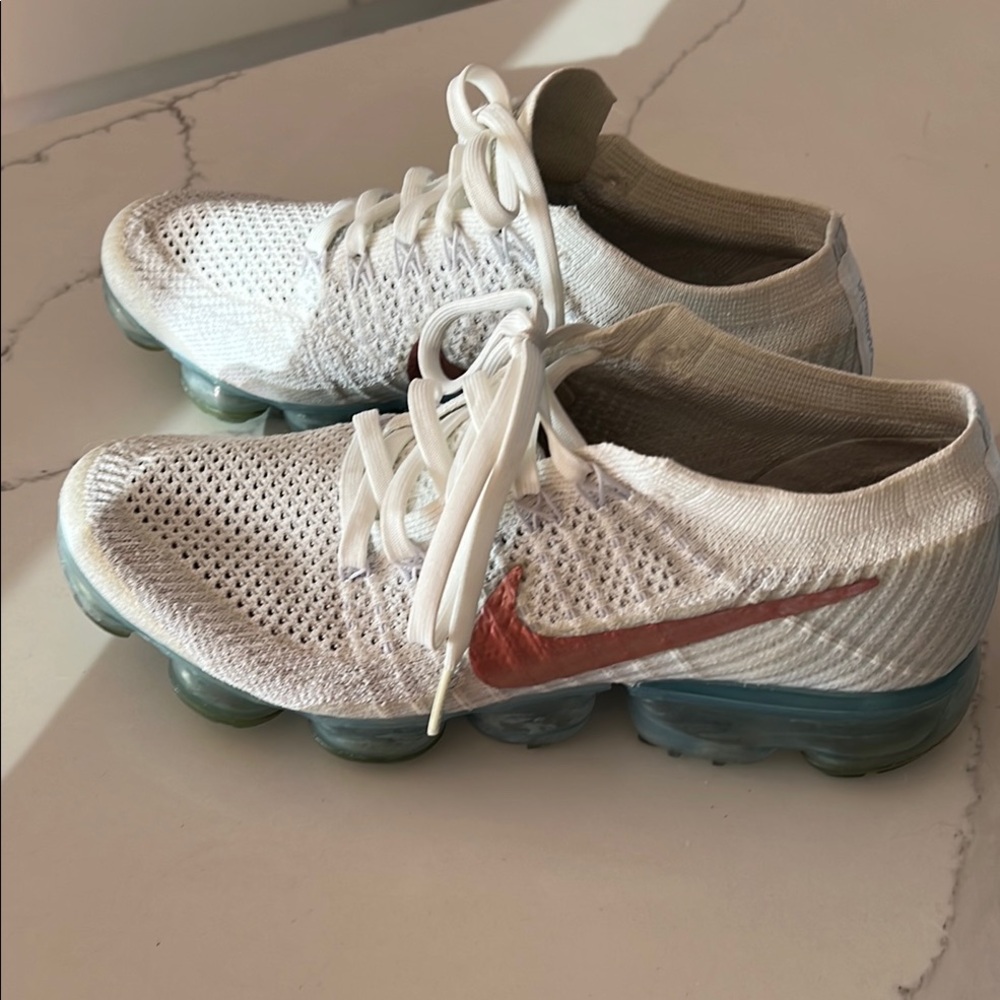 Nike White and Red Sneakers with Flyknit and VaporMax Sole